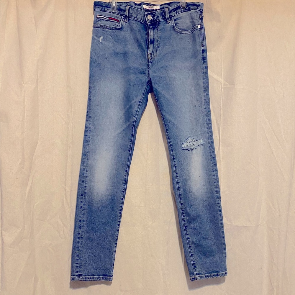 Tommy Hilfiger Men’s jeans w/distressed accents. NEVER WORN slim/tapered 34/42